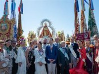 Moreno valora la Romería de la Virgen de la Cabeza de Andújar como un reflejo de la "singularidad cultural" de Andalucía