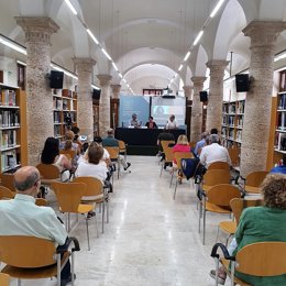 Archivo - Curso de verano de la UNED Valencia en la Biblioteca Pública Pilar Faus (archivo)