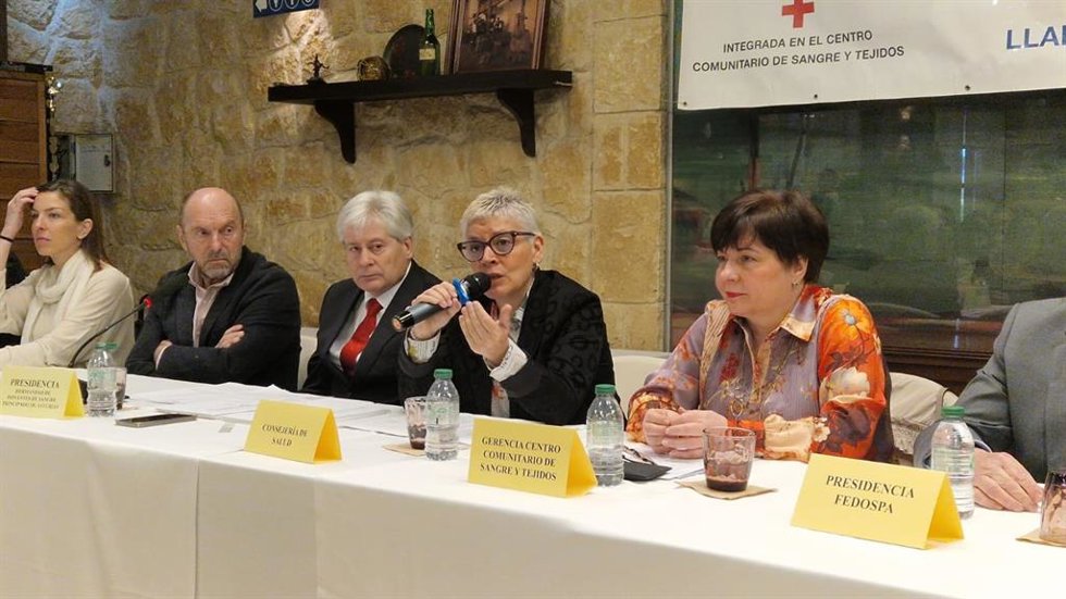 La consejera de Salud, Concepción Saavedra, participa en la reunión de la Hermandad de Donantes de Asturias.