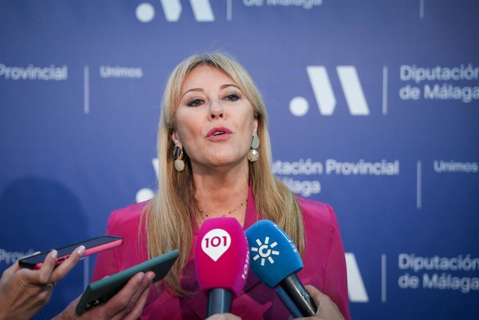 La consejera de Economía, Hacienda, Fondos Europeos y Diálogo Social, y portavoz del Gobierno de la Junta de Andalucía, Carolina España, en el acto de conmemoración del Día de la Provincia. A 26 de abril de 2026, en Ardales, Málaga (Andalucía, España).