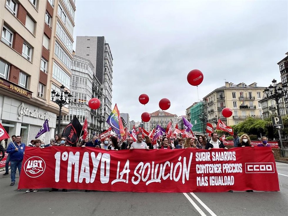 Archivo - Una manifestación del 1º de mayo en Santander.-ARCHIVO