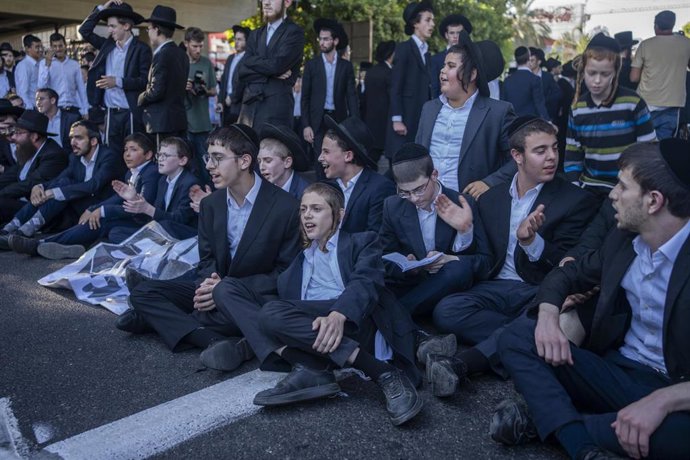 Archivo - Protesta contra el reclutamiento para el servicio militar de estudiantes de escuelas talmúdicas en Israel