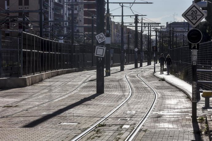 Archivo - Vías del tranvía en Valencia