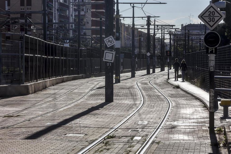 Archivo - Vías del tranvía en Valencia
