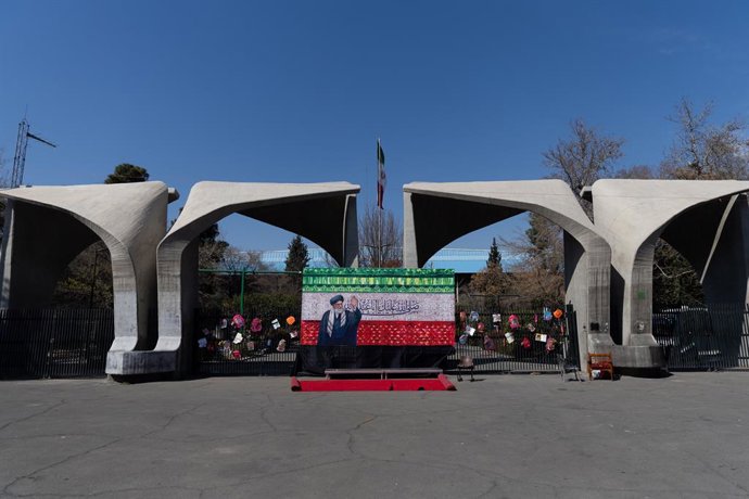 Archivo - March 4, 2026, Tehran, Tehran, Iran: A portrait of Seyyed Ali Khamenei, the leader killed in the US-Israel attacks on Iran in Tehran, Iran, on Wednesday, March 4, 2026.,Image: 1080179859, License: Rights-managed, Restrictions: , Model Release: n