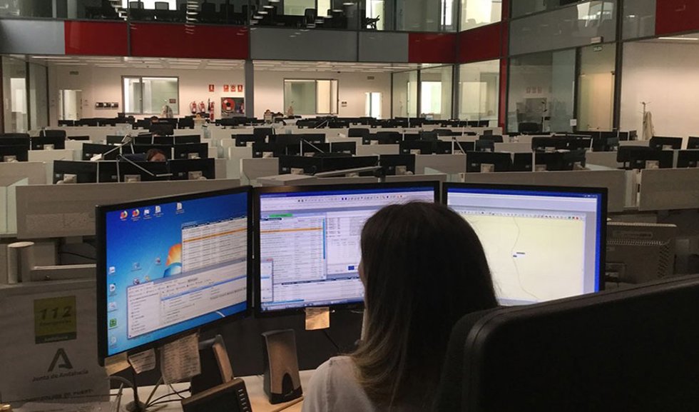 Archivo - Gestora de emergencias del 112.