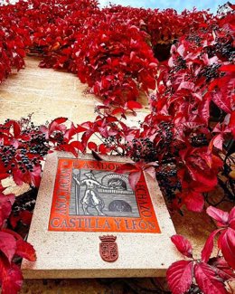 Archivo - Placa con el emblema de la Asociación de Asadores de Castilla y León