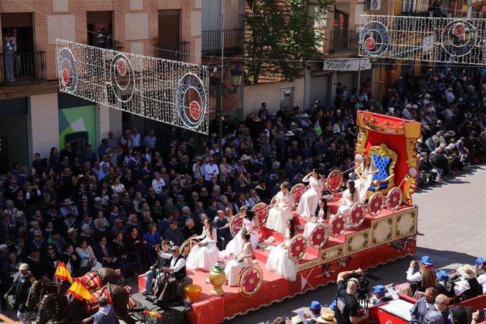 Desfile de carros y carrozas de la LXVIII Fiesta del Olivo de Mora.