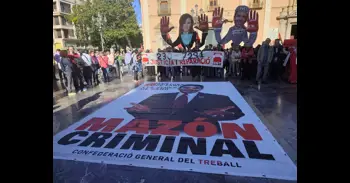 Una concentración pide de nuevo prisión para Mazón: "Es indignante que alguien que se ríe de todo el mundo siga aforado"