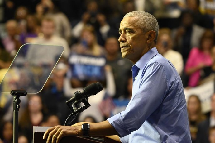 Archivo - Arquivo - 1º de novembro de 2025, Newark, Nova Jersey, EUA: O ex-presidente dos Estados Unidos, Barack Obama (na foto), discursa em um comício para incentivar o voto em favor da candidata ao governo de Nova Jersey, Mikie Sherrill (não aparece na