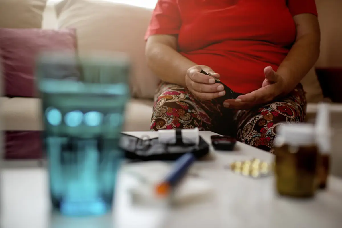 Mujer con diabetes y obesidad