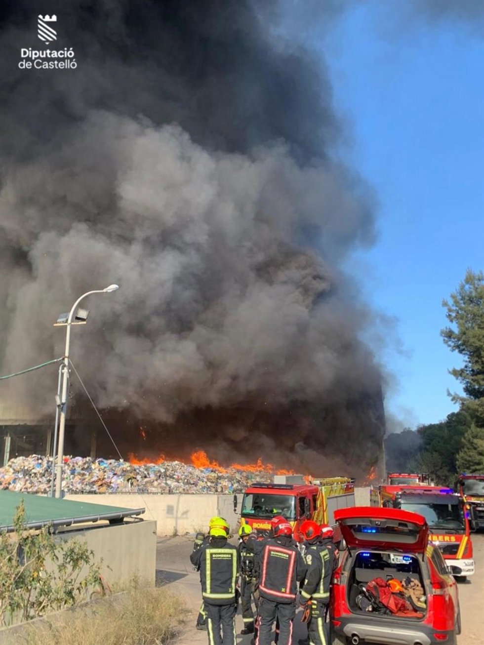 Incendio declarado en una planta de reciclaje en Onda (Castellón)