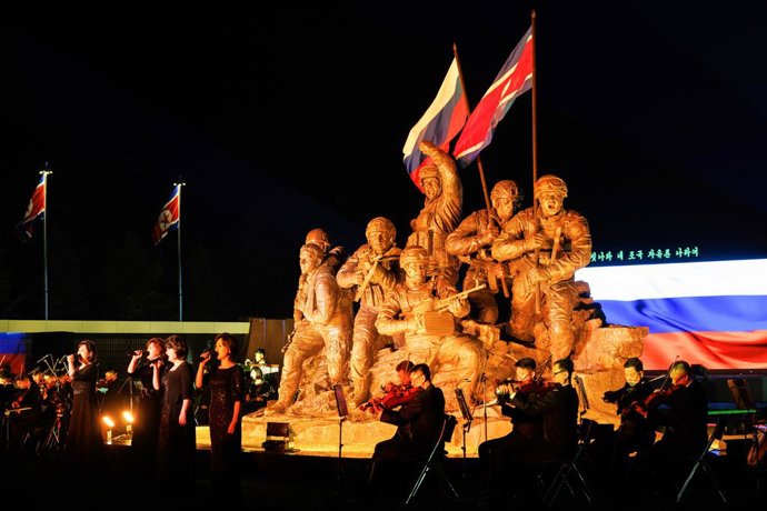 COREIA DO NORTE, PYONGYANG - 26 DE ABRIL DE 2026: Cerimônia de inauguração de um museu e complexo memorial dedicado aos militares norte-coreanos que participaram da libertação da região de Kursk, na Rússia, das Forças Armadas da Ucrânia