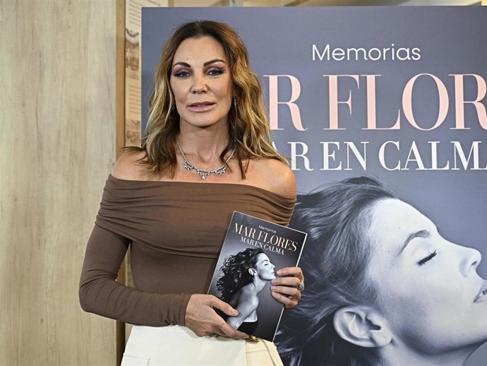 Archivo - Mar Flores durante la presentación de su libro 'Mar en calma'