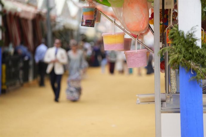 Ambiente tranquilo en el Real de la Feria de Sevilla en las primeras horas de este viernes, en foto de recurso. 