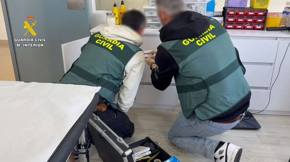 Dos detenidas acusadas de hacer tratamientos médicos sin titulación en Santa Pola