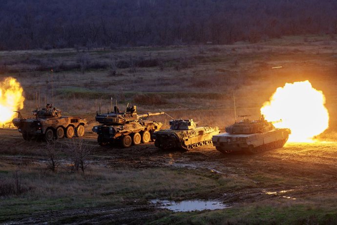 O contingente militar italiano durante as atividades de treinamento na base da OTAN Novo Selo Training Area, em Novo Selo, Bulgária, na segunda-feira, 22 de dezembro de 2025 (Foto: Roberto Monaldo / LaPresse) ..Contingente militar italiano durante as ativ