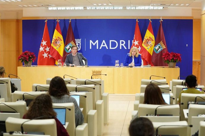 Archivo - El alcalde de Madrid, José Luis Martínez-Almeida, y la vicealcaldesa, Inma Sanz, en la rueda de prensa posterior a la Junta de Gobierno