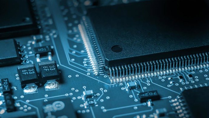 Archivo - Chips, producción de automóviles