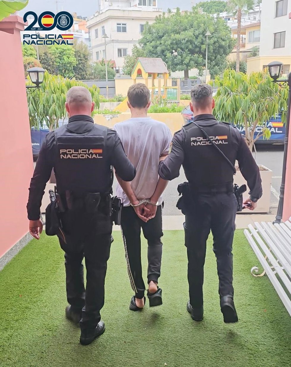 Sucesos.- Detenidos los tres presuntos autores de robos con violencia cometidos en el Puerto de la Cruz (Tenerife)