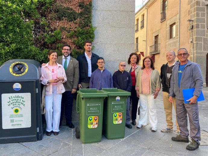 Presentación de la campaña 'puerta a puerta' en el centro histórico de Ávila.