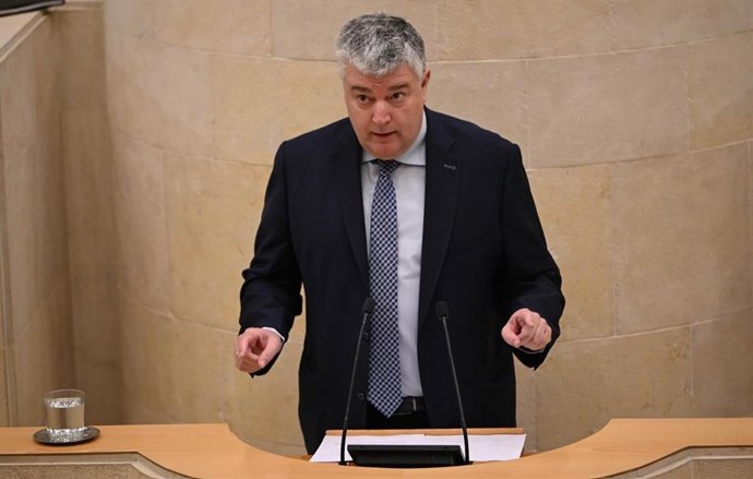 El consejero de Economía de Cantabria, Luis Ángel Agüeros