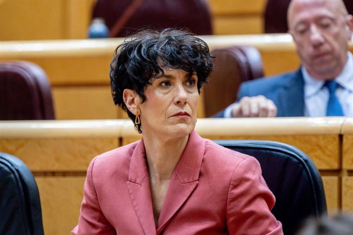 La ministra de Inclusión, Seguridad Social y Migraciones, Elma Saiz, durante la sesión de control al Gobierno, a 21 de abril de 2026, en Madrid (España). 