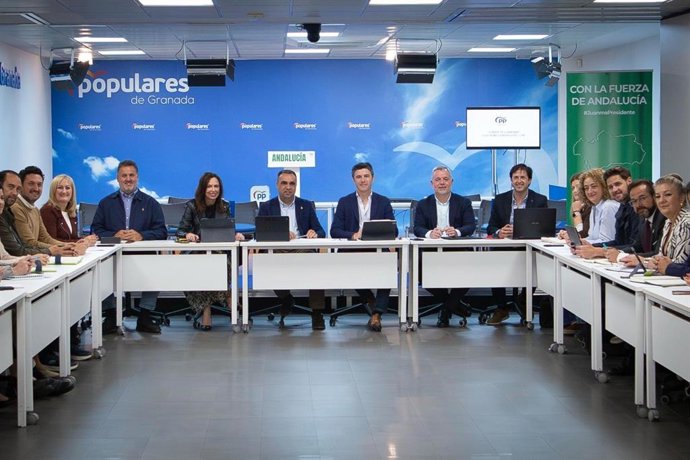 Reunión del comité de camaña del PP de Granada, que coordina Jorge Saavedra.