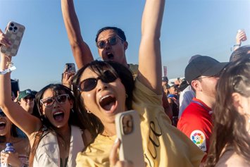 Archivo - Ambiente  en el recinto Iberdrola Music, ubicación del festival Mad Cool 2025, a 10 de julio de 2025, en Madrid (España).