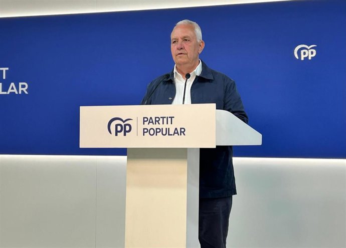 El secretario general del PP de Catalunya, Santi Rodríguez, en una rueda de prensa en la sede del partido