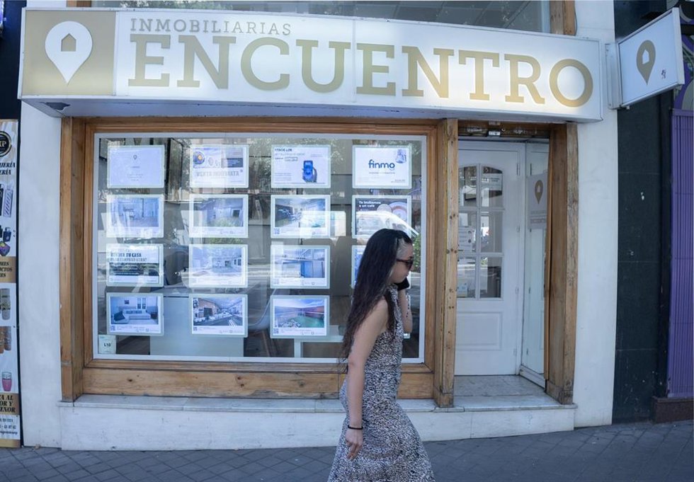 Archivo - Escaparate de una inmobiliaria.