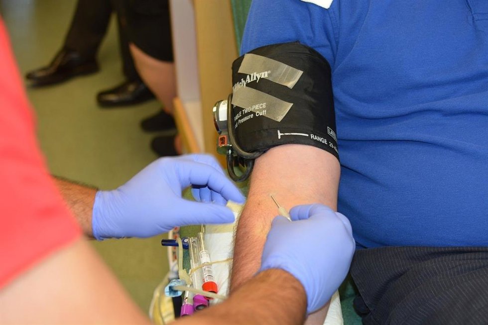 Archivo - Imagen de recurso de una donación de sangre en Andalucía.