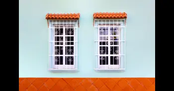 ¿Por qué algunas ventanas tienen rejas abombadas? Para qué sirven realmente