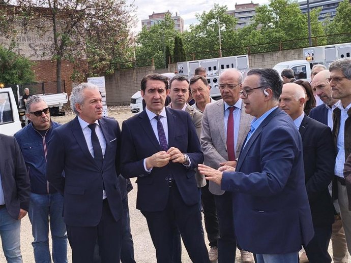 En el centro de la imagen, el consejero de Medio Ambiente, Vivienda y Ordenación del Territorio de Casitlla y León, Juan Carlos Suárez-Quiñones.