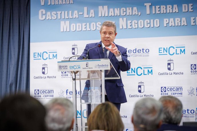 El presidente de Castilla-La Mancha, Emiliano García-Page, inaugura, en la sede de FEDETO en Toledo, la Jornada ‘Castilla-La Mancha, Tierra de Oportunidades. Modelos de negocio para el siglo XXI’, que organiza el periódico digital ENCLM.