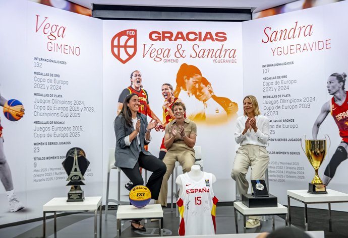 Vega Gimeno, Elisa Aguilar y Sandra Ygueravide