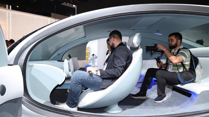 Geely muestra su primer robotaxi en el Salón del Automóvil de Pekín