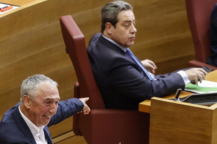 El síndic de Compromís, Joan Baldoví, durante una sesión de control al president de la Generalitat, Juanfran Pérez Llorca, a 15 de abril de 2026, en Valencia