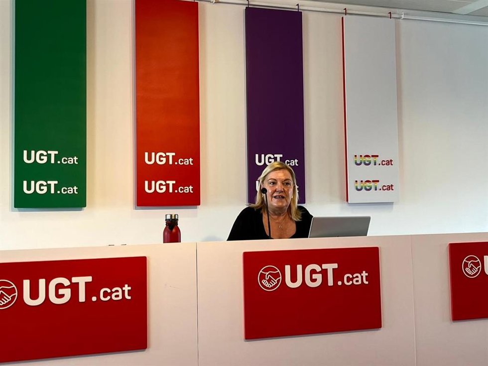 La secretaria nacional de UGT de Catalunya y responsable de Salud Laboral, Reyes Solaz García, en rueda de prensa para presentar el informe de siniestralidad 2025 del sindicato
