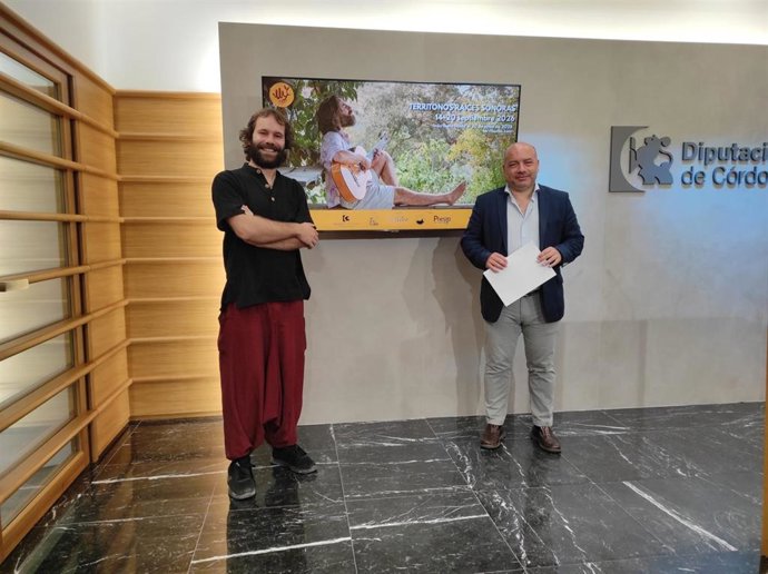 Gabriel Duque (dcha.) y Dany Ruz en la presentación de la segunda edición de 'TerriTonos'.