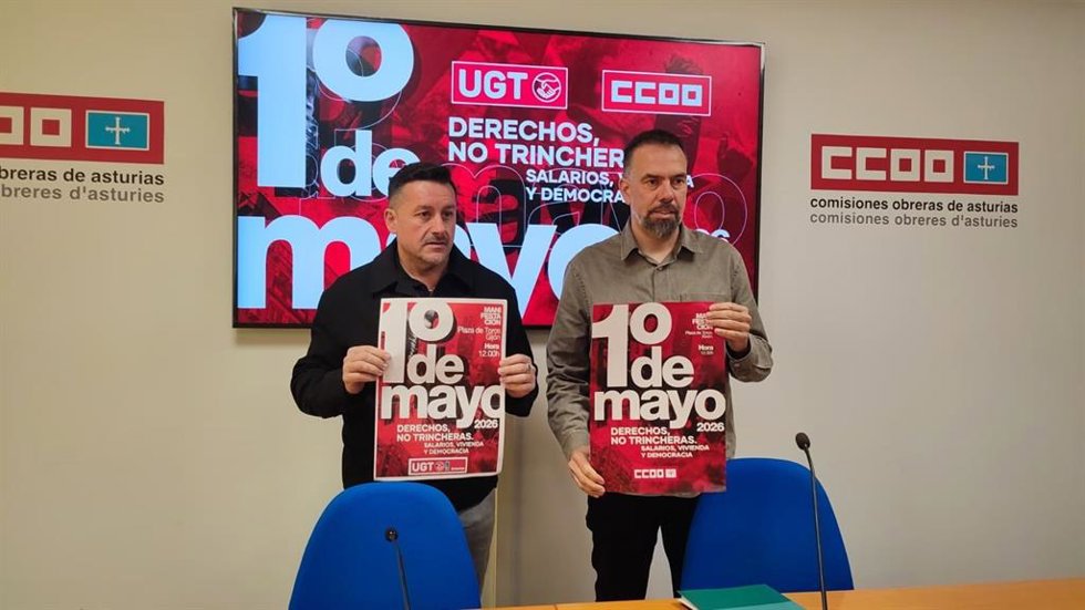 Los secretarios generales de UGT Asturias, Javier Fernández Lanero, y CCOO de Asturias, José Manuel Zapico, presentan en rueda de prensa la manifestación del 1 de mayo.