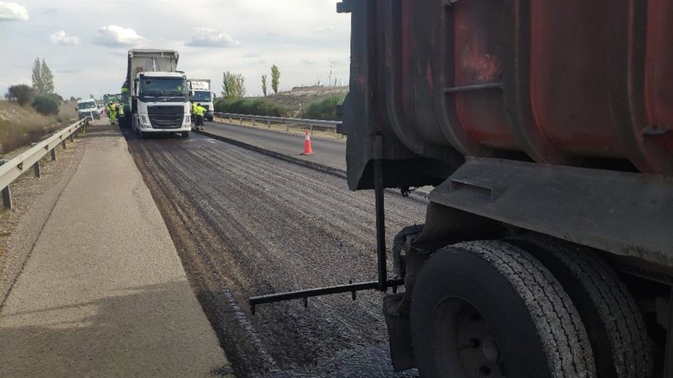 Transportes rehabilita con firme sostenible 6,5 kilómetros de la BU-30, en Burgos, con una inversión de 2,88 millones.