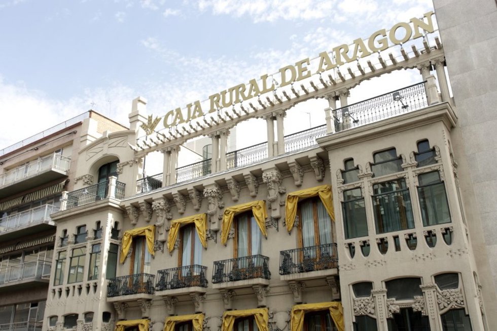 Archivo - Sede de Caja Rural de Aragón en Zaragoza.