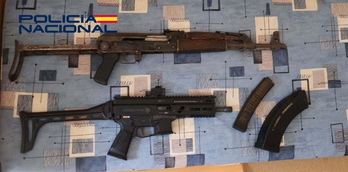 Armas incautadas a los detenidos por el tiroteo en la barriada de San Roque de Badajoz.