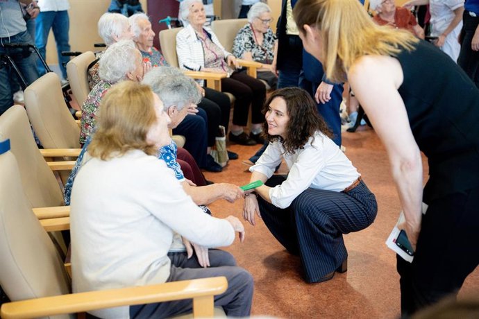 La presidenta de la Comunidad de Madrid, Isabel Díaz Ayuso, presenta el Plan Residencias 40-40 del Gobierno regional, a 27 de abril de 2026, en Madrid (España). 