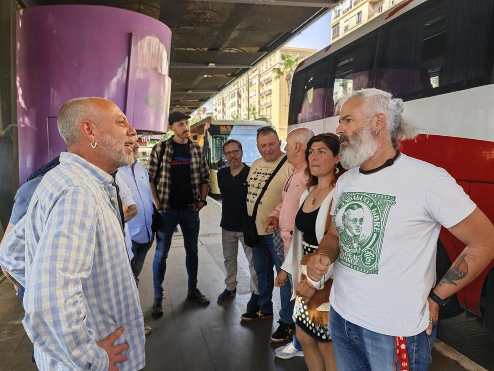 El candidato de Por Andalucía por la provincia de Málaga a las próximas elecciones autonómicas, Ernesto Alba, y el Secretario de Movilidad de la FSC-CCOO de Andalucía, Juan Vicente Pomares