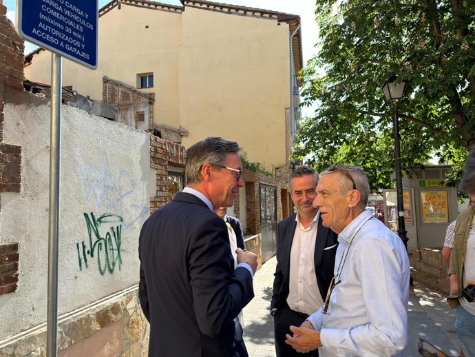 El secretario general del PP de Madrid, Alfonso Serrano, en una visita a Torrelaguna