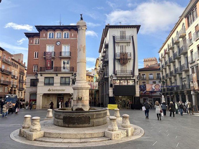 Archivo - Plaza del torico Teruel.