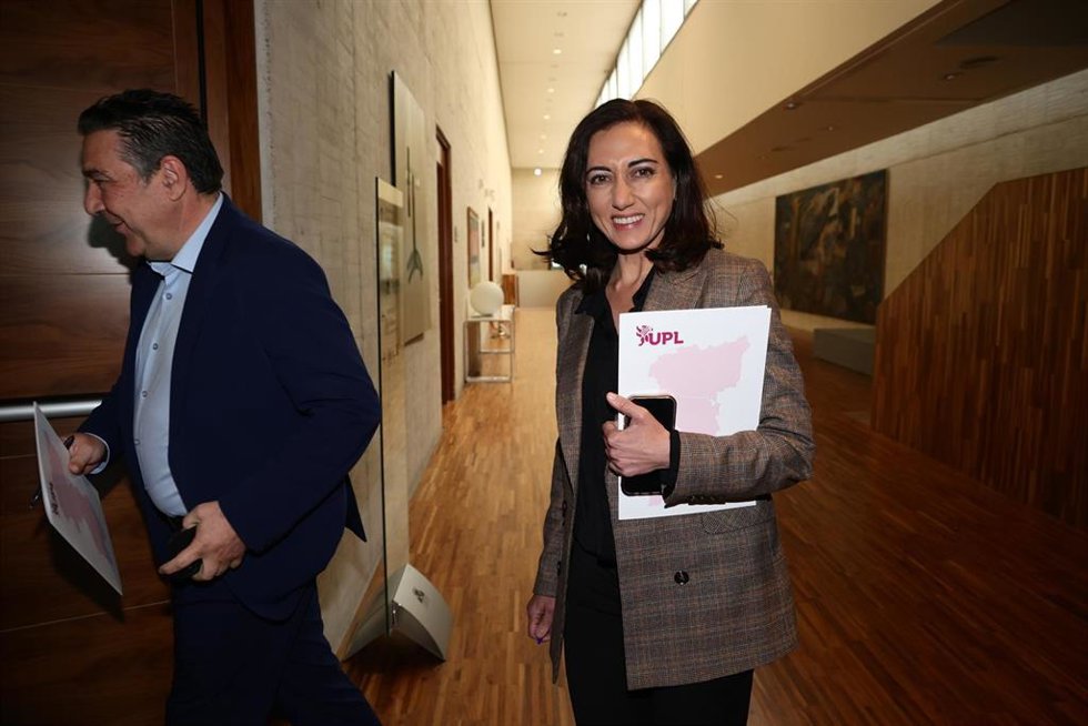 Archivo - El procurador, Luis Mariano Santos, y nueva portavoz del Grupo Mixto en las Cortes Castilla y León, Alicia Gallego