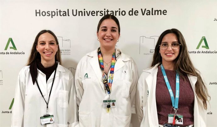 Imagen de las tres MIR de Psiquiatría del Hospital de Valme, reconocidas en los XVII Encuentros Nacionales de Psiquiatría